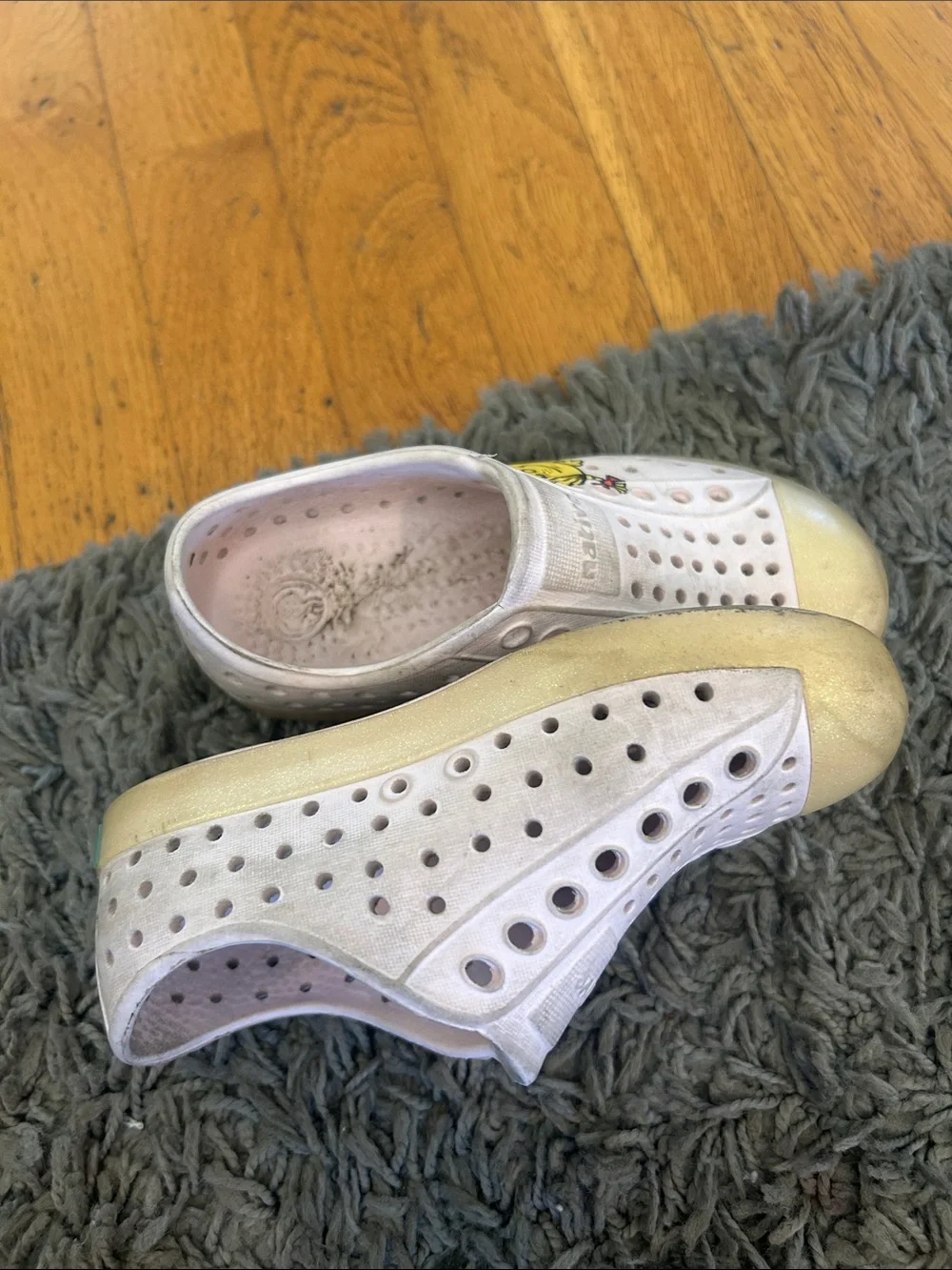 Native Pink Girls Shoes Size 9 Mr Men special edition natives